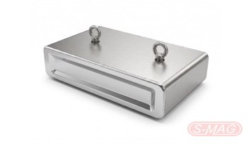 Deep field magnetic plate separator with lifting eye bolts