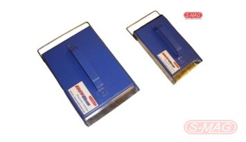 Hand-held easy-clean magnetic separator