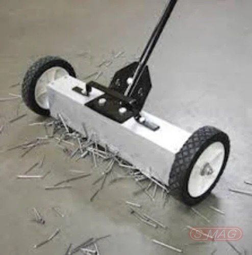 Magnetic floor sweeper collecting swarf and pins