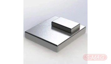 Encapsulated plate magnet for chute mounting