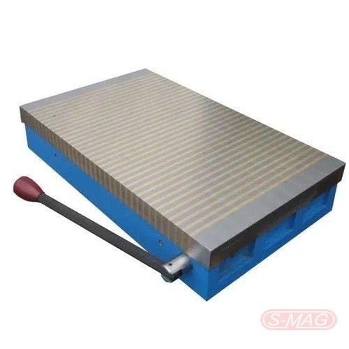Rectangular magnetic chuck with transverse poles