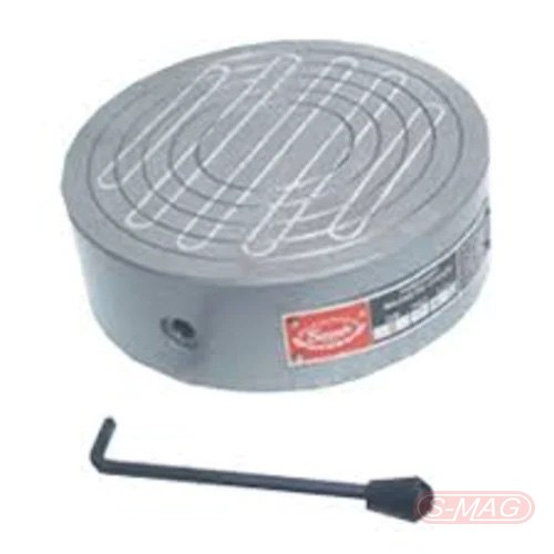 Circular magnetic chuck with radial poles and operating spanner